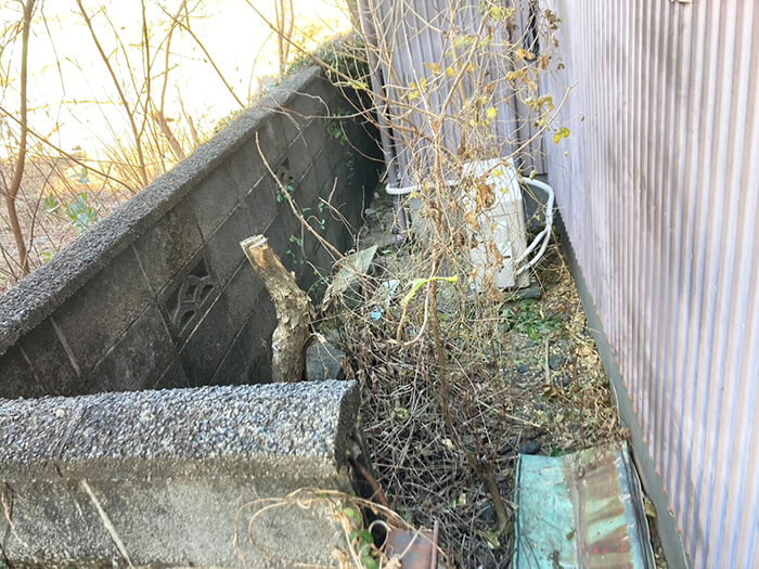 焼津市　草刈り、抜根後の防草処理　ビフォー